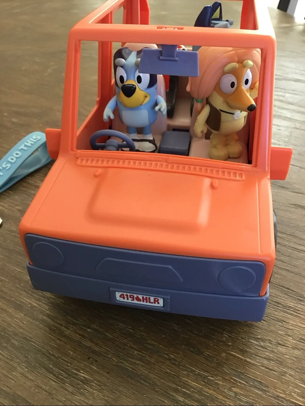Character figurines+ vehicle+strap keychain from the Bluey TV series